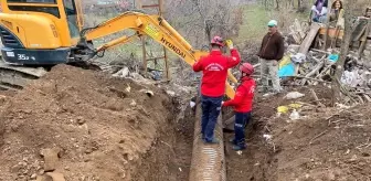 Altyapı borusuna sıkışan koyun kurtarıldı