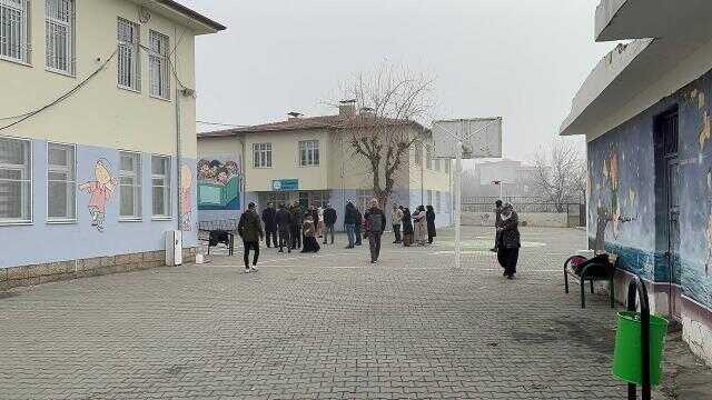 Gözü dönen adam eski eşine okulun önünde kurşun yağdırdı: 1 ölü, 2 yaralı