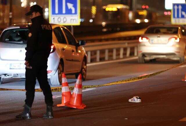 Haliç Köprüsü'ndeki silahlı saldırıda öldürülen kişinin kimliği belli oldu Haliç Köprüsü'ndeki silahlı saldırıda öldürülen kişinin kimliği belli oldu