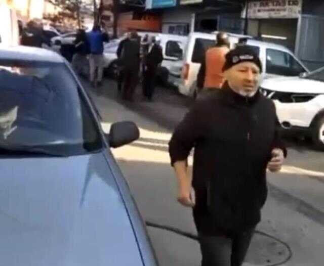 Ümraniye'deki silahlı çatışmadan yeni görüntüler! Vatandaşlar panik halinde kaçtı Ümraniye'deki silahlı çatışmadan yeni görüntüler! Vatandaşlar panik halinde kaçtı