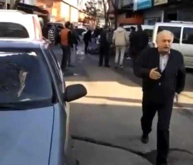 Ümraniye'deki silahlı çatışmadan yeni görüntüler! Vatandaşlar panik halinde kaçtı Ümraniye'deki silahlı çatışmadan yeni görüntüler! Vatandaşlar panik halinde kaçtı