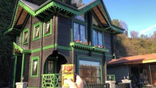 Rize'de dönen ev görenleri şaşırtıyor! Evin yönü tek tuşla değişebiliyor