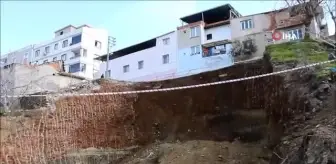 Evlerinde çökme tehlikesi bulunan vatandaşların endişeli bekleyişi sürüyor