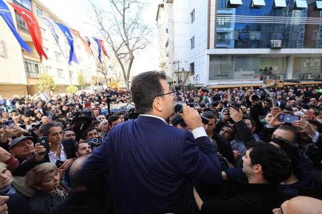 İmamoğlu'nun katıldığı açılışa 'Aday olsana, aday olsana' sloganı damga vurdu