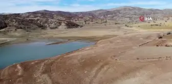 Kuraklığın etkisindeki gölet çiftçiyi endişelendiriyor