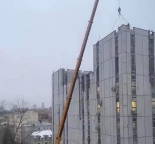 Rusya, binaların çatısına S-400 yerleştirmeye başladı