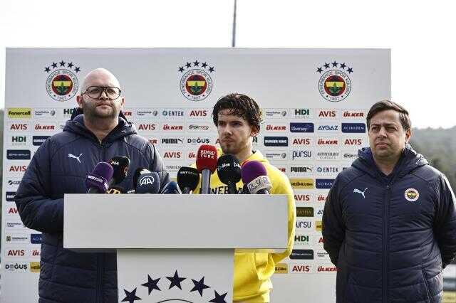 Favori pozisyonunu söyleyen Ferdi Kadıoğlu, daha tercümanın çevirisi bitmeden hemen araya girdi: Şaka yaptım