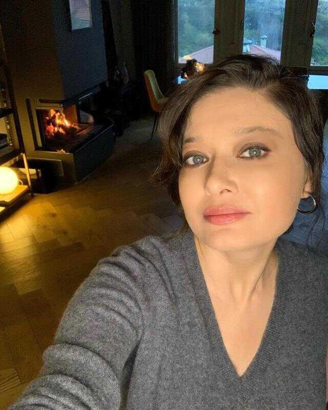 TBT akımına uyan Nurgül Yeşilçay, yıllar önceki fotoğraflarını paylaştı