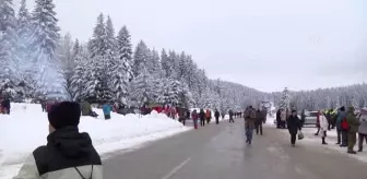 SARAYBOSNA - Bosna Hersek'teki geleneksel 'İgman Yürüyüşü'ne binlerce kişi katıldı