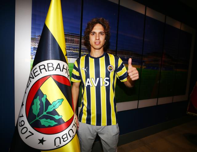 Fenerbahçe, Barcelona'dan Emre Demir ile 4.5 yıllık sözleşme imzaladı