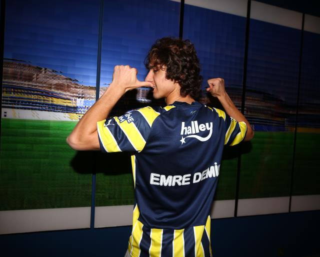 Fenerbahçe, Barcelona'dan Emre Demir ile 4.5 yıllık sözleşme imzaladı