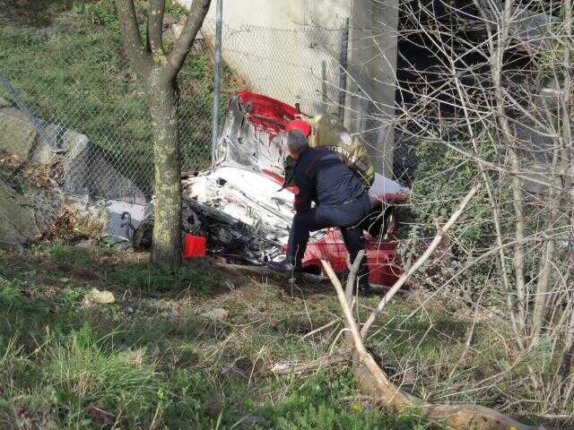 Hurdaya dönen otomobilden burnu bile kanamadan çıktı