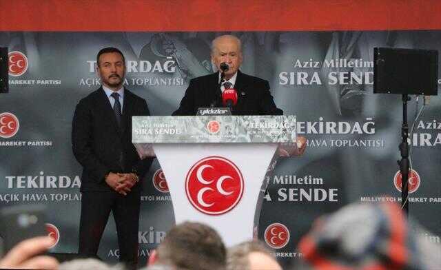 İstanbul'dan geçen 155 metrelik savaş gemisinde teamüllerden büyük ABD bayrağı kullanılması Bahçeli'yi küplere bindirdi