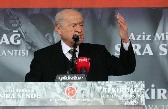 İstanbul'dan geçen 155 metrelik savaş gemisinde teamüllerden büyük ABD bayrağı kullanılması Bahçeli'yi küplere bindirdi