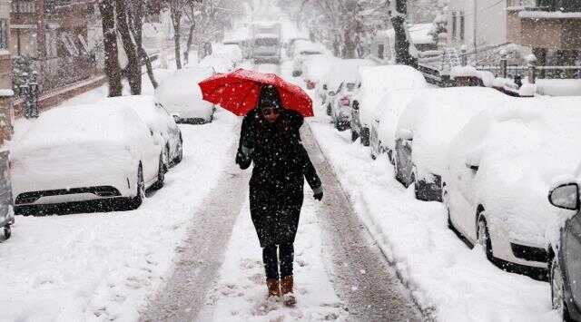 Meteoroloji ve valilik günlerdir uyarıyordu! İstanbul'da beklenen şiddetli rüzgar ve kar yağışı başladı