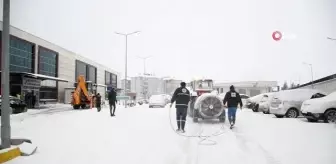 Biga Belediyesi ekipleri küreme ve tuzlama çalışmalarını sürdürüyor
