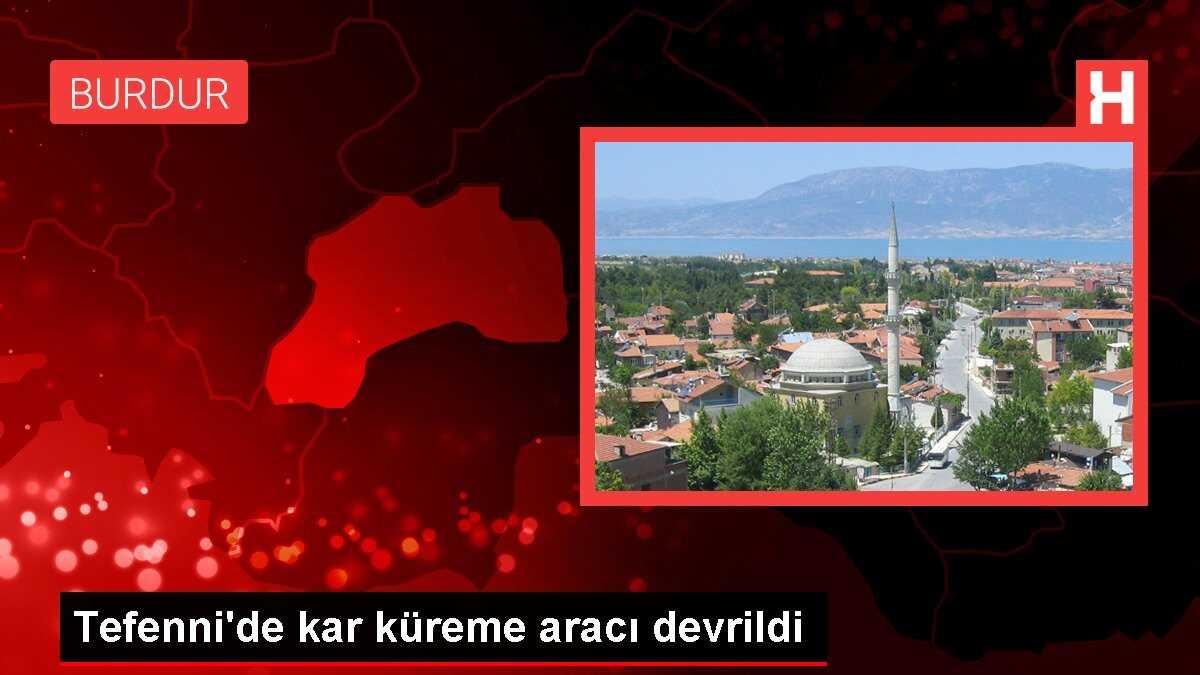 Tefenni'de kar küreme aracı devrildi