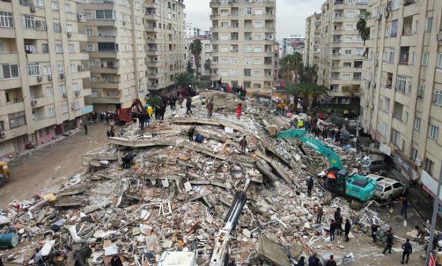 Dünya basını Türkiye'yi konuşuyor: Yüzyılın en ölümcül depremlerinden biri