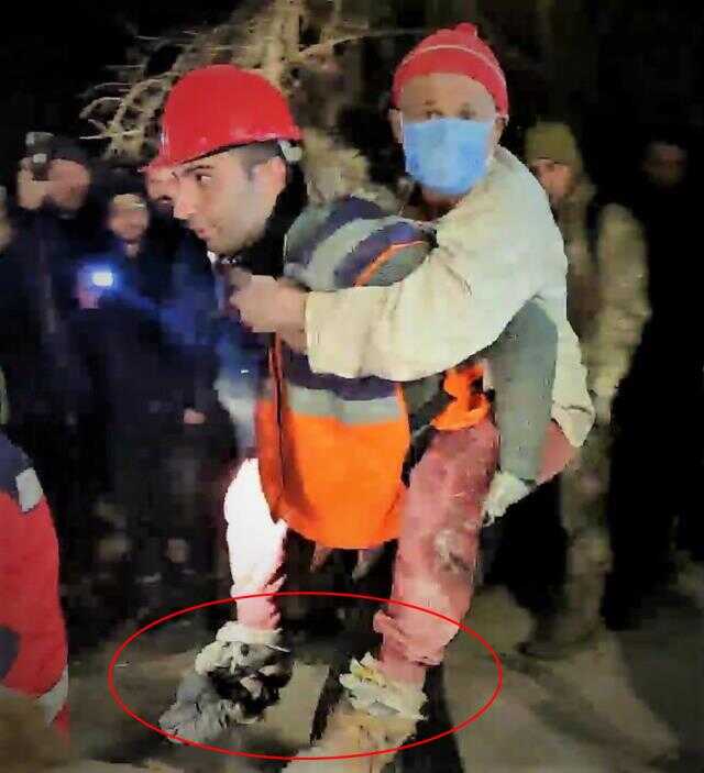 79 yaşındaki adam ayaklarına doladığı bez parçalarıyla 72 saat yaşama tutundu 79 yaşındaki adam ayaklarına doladığı bez parçalarıyla 72 saat yaşama tutundu