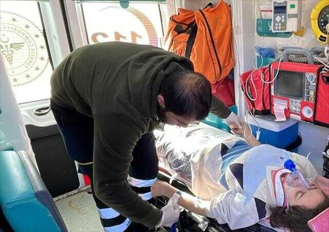 Gaziantep İslahiye'de genç kız enkazdan 78 saat sonra kurtarıldı