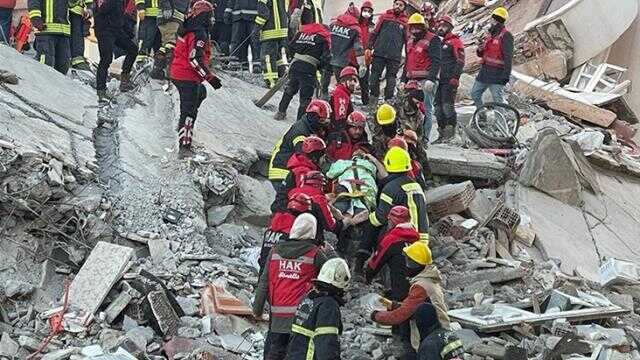 Gaziantep'te 3 kişilik aile, depremden 76 saat sonra enkazdan sağ çıkarıldı Gaziantep'te 3 kişilik aile, depremden 76 saat sonra enkazdan sağ çıkarıldı