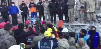 Malatya'da 15 yaşındaki çocuk 85 saat sonra enkazdan sağ çıkarıldı