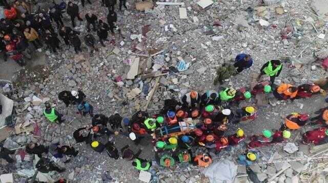 107 saat sonra gelen mucize! Hatay'daki Arzu Apartmanı'nın enkazından 2 kişi daha sağ kurtarıldı