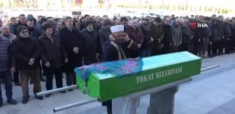 Depremde hayatını kaybeden öğretmen son yolculuğuna uğurlandı