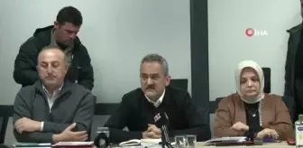 Bakan Çavuşoğlu: 'Devlet, millet el ele vererek tüm deprem bölgelerini ayağa kaldırmamız gerekiyor'