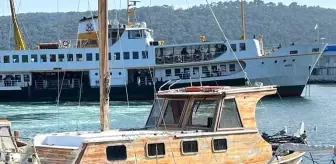 Burgazada'da dümeni kilitlenen yolcu vapuru paniğe neden oldu