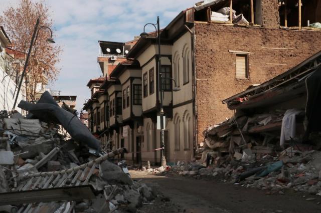 Depremin yerle bir ettiği Malatya'da 120 yıl önce yapılan Beşkonaklar dimdik ayakta kaldı