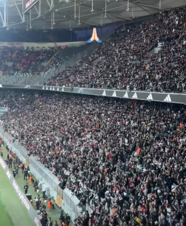 Koyu Galatasaraylı olan İrem Derici, Beşiktaş maçına gitti! Tarihi anda ağlamaktan helak oldu