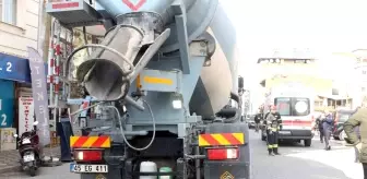Kızını kurtardı, kendisi beton mikserinin altında can verdi