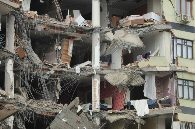 Son Dakika: Depremlerde hayatını kaybedenlerin sayısı 46 bin 104'e yükseldi