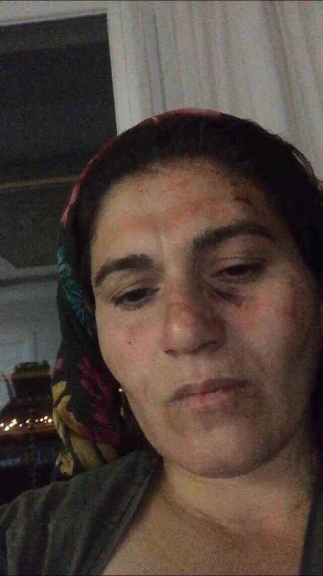 Yıllar sonra köye dönmek zorunda kalan depremzede aile, akrabaları tarafından darbedildi