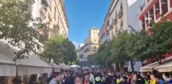 Fenerbahçeli taraftarlar, Sevilla'da maç saatini beklemeye başladı