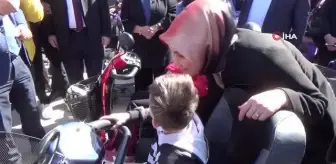 Hayallerini kurdukları akülü araca kavuştular