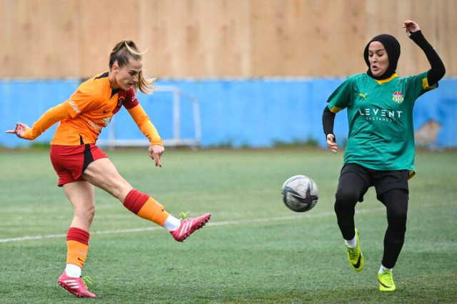 71 şut çeken Galatasaray Kadın Futbol Takımı, Kireçburnu'nu 13-0 mağlup etti