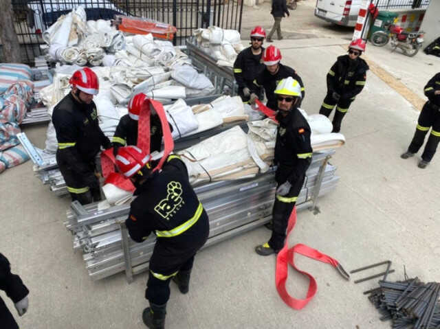 Deprem sonrası yardıma koşan İspanyol ekibini Türkler unutmadı: Çiçeklerle karşıladılar Deprem sonrası yardıma koşan İspanyol ekibini Türkler unutmadı: Çiçeklerle karşıladılar