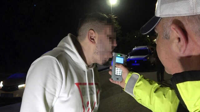 Alkollü sürücü uzatılan alkolmetreyi üflemek yerine yutmaya çalıştı