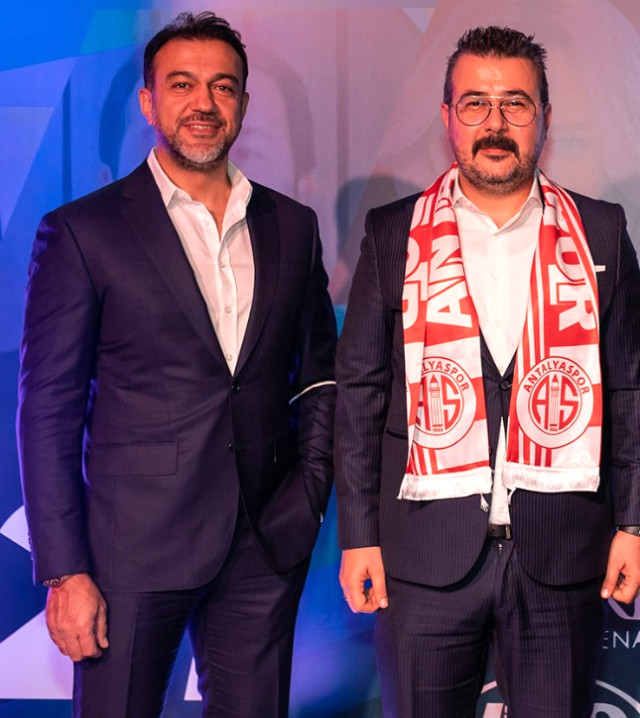 Antalyaspor Başkanı Aziz Çetin, görevinden istifa etti! Koltuğun yeni sahibi Sabri Gülel oldu