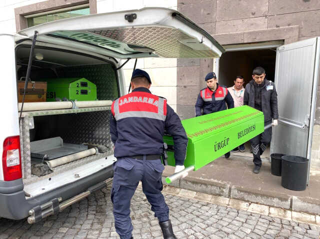 Balayına giden yeni evli çift, otel odasında ölü bulundu Balayına giden yeni evli çift, otel odasında ölü bulundu