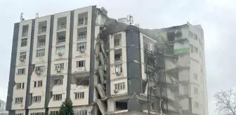 Adana Ceyhan'ın çarşı merkezdeki en büyük binası kontrollü olarak yıkıldı