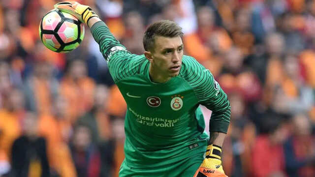 Performansıyla göz dolduruyor! Muslera'nın bu sezonki istatistiğini duyanlar kulaklarına inanamıyor Performansıyla göz dolduruyor! Muslera'nın bu sezonki istatistiğini duyanlar kulaklarına inanamıyor