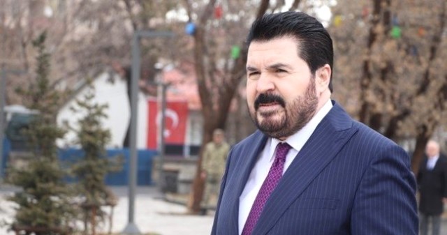 Ağrı Belediye Başkanı Savcı Sayan, milletvekili adaylığı için görevinden istifa etti