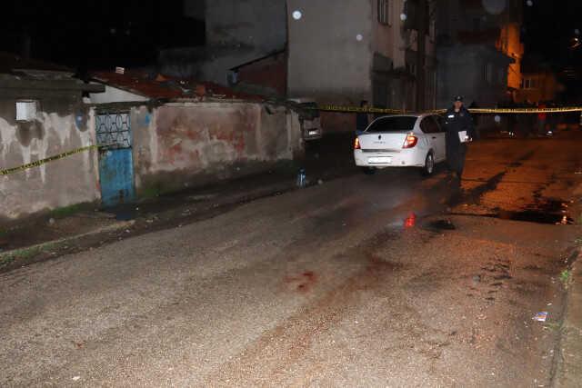 Kavgada tüfekle havaya ateş etmek isterken, yanındaki arkadaşını ağır yaraladı Kavgada tüfekle havaya ateş etmek isterken, yanındaki arkadaşını ağır yaraladı