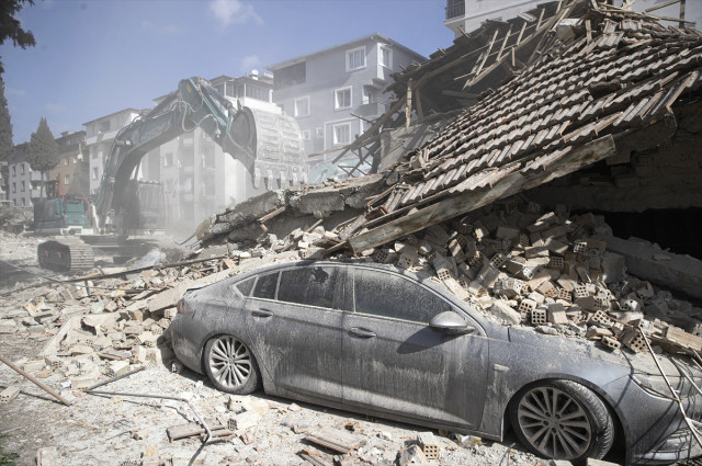 Son Dakika: Kahramanmaraş merkezli depremlerde hayatını kaybedenlerin sayısı 49 bin 589'a yükseldi