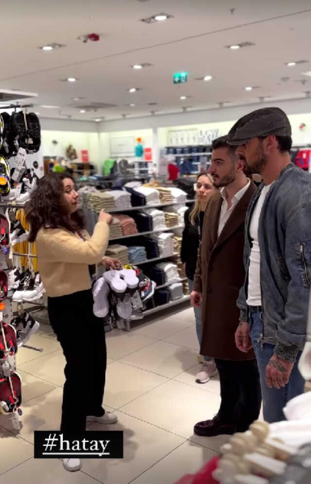 Hatay'a giden ünlü oyuncu Michele Morrone, depremzede çocuklar için alışverişe çıktı