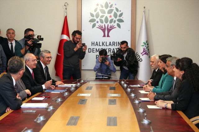 Gözlerin çevrildiği görüşme başladı! Kılıçdaroğlu, HDP heyeti ile bir araya geldi