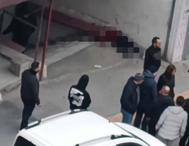 Eşi ile ilişkisi olduğunu düşündüğü şahsı takip ederek başından vurdu Eşi ile ilişkisi olduğunu düşündüğü şahsı takip ederek başından vurdu